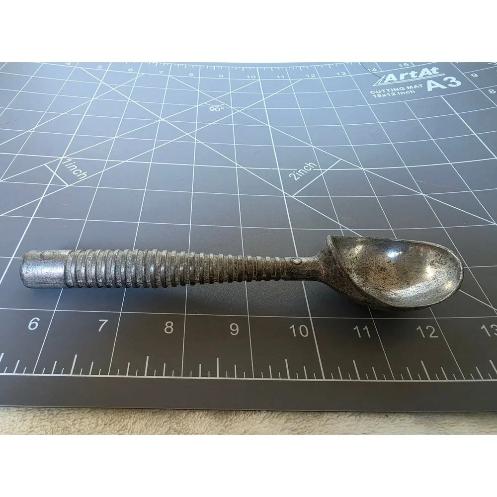 Vintage Cast Aluminum Ice Cream Scoop Ribbed Handle Taiwan Heavy Duty 7 Inch